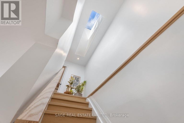 6 WESTROSE AVENUE, Toronto (Kingsway South), Ontario, M8X2A1