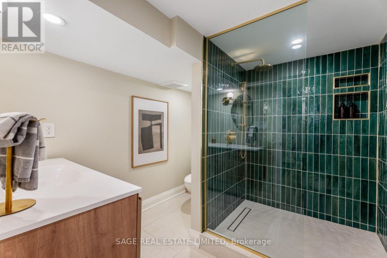 6 WESTROSE AVENUE, Toronto (Kingsway South), Ontario, M8X2A1