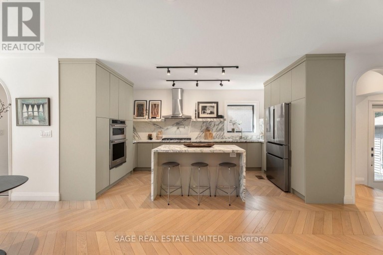 6 WESTROSE AVENUE, Toronto (Kingsway South), Ontario, M8X2A1