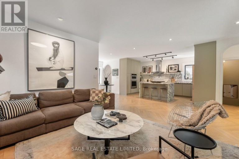 6 WESTROSE AVENUE, Toronto (Kingsway South), Ontario, M8X2A1