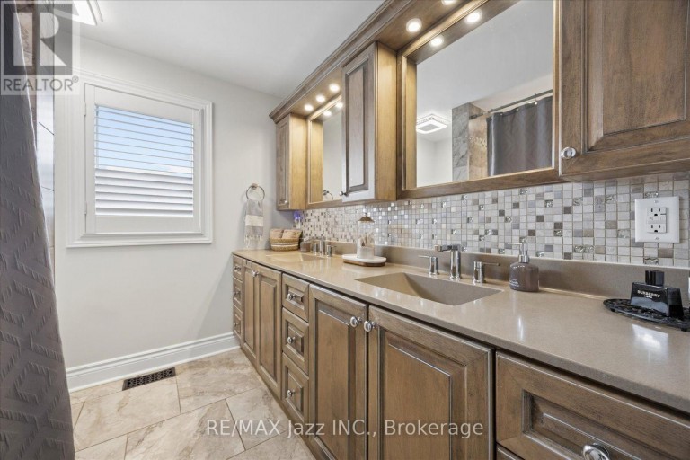 510 FAIRGLEN AVENUE, Oshawa (Northglen), Ontario, L1J6P7