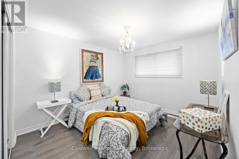 152 TAUNTON ROAD W, Oshawa (Samac), Ontario, L1G3T3