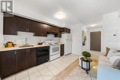 721 - 35 SARANAC BOULEVARD Toronto (Englemount-Lawrence) Ontario photo 4