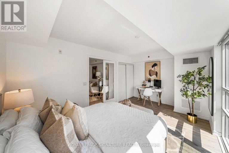 721 - 35 SARANAC BOULEVARD, Toronto (Englemount-Lawrence), Ontario, M6A2G4