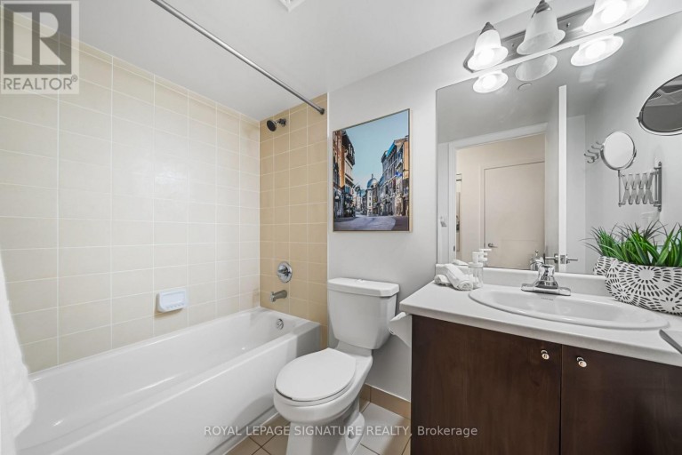 721 - 35 SARANAC BOULEVARD, Toronto (Englemount-Lawrence), Ontario, M6A2G4