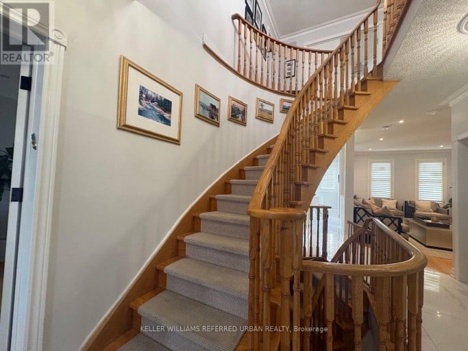 63 OATLANDS CRESCENT, Richmond Hill (Mill Pond), Ontario, L4C9P2