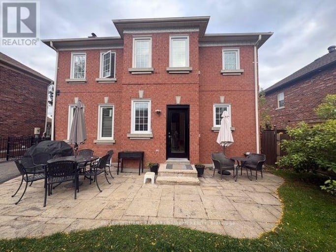 63 OATLANDS CRESCENT, Richmond Hill (Mill Pond), Ontario, L4C9P2