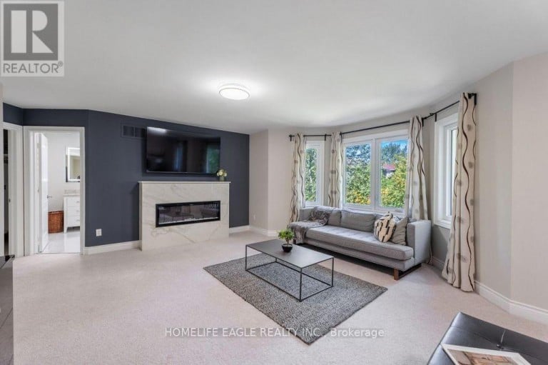 118 MAY AVENUE, Richmond Hill (North Richvale), Ontario, L4C3S6