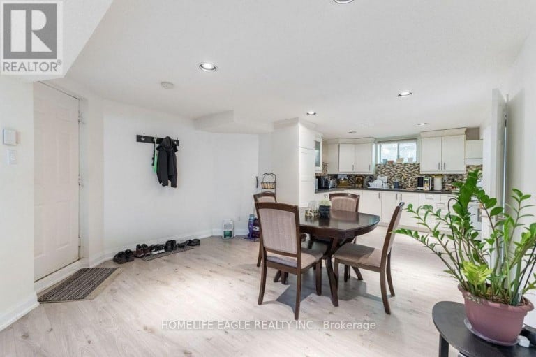118 MAY AVENUE, Richmond Hill (North Richvale), Ontario, L4C3S6