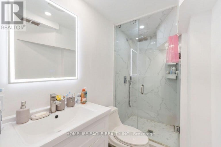118 MAY AVENUE, Richmond Hill (North Richvale), Ontario, L4C3S6