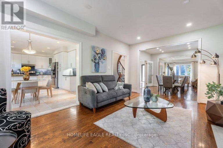 118 MAY AVENUE, Richmond Hill (North Richvale), Ontario, L4C3S6