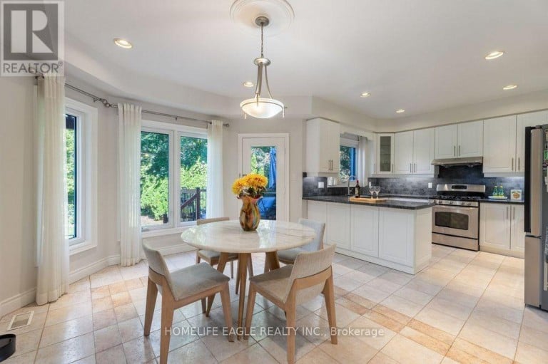 118 MAY AVENUE, Richmond Hill (North Richvale), Ontario, L4C3S6