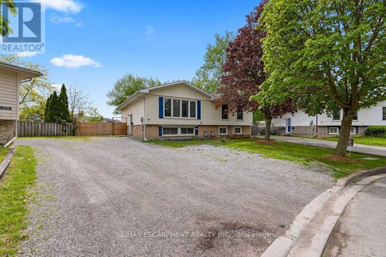 24 TARA CRESCENT, Thorold (Confederation Heights), Ontario, L2V4M1