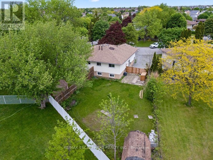 24 TARA CRESCENT, Thorold (Confederation Heights), Ontario, L2V4M1