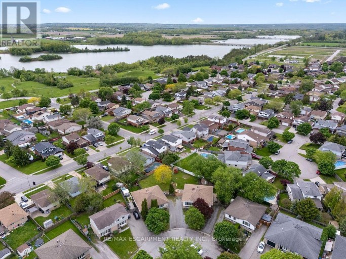 24 TARA CRESCENT, Thorold (Confederation Heights), Ontario, L2V4M1