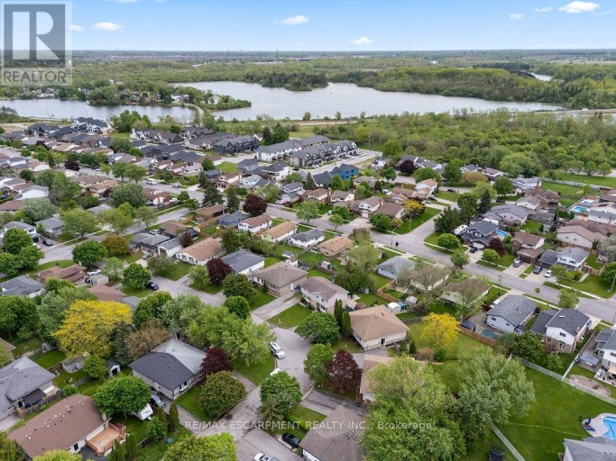 24 TARA CRESCENT, Thorold (Confederation Heights), Ontario, L2V4M1