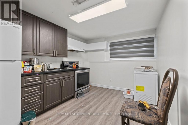 24 TARA CRESCENT, Thorold (Confederation Heights), Ontario, L2V4M1