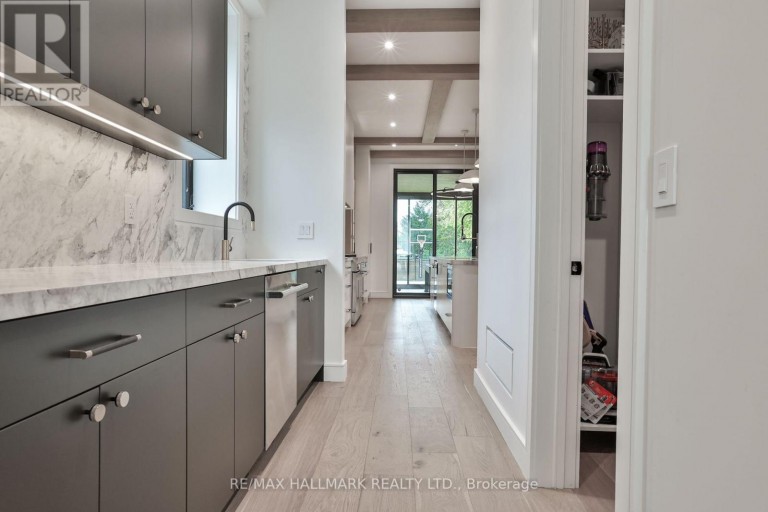 14 RISA BOULEVARD, Toronto (Yorkdale-Glen Park), Ontario, M6B1S3
