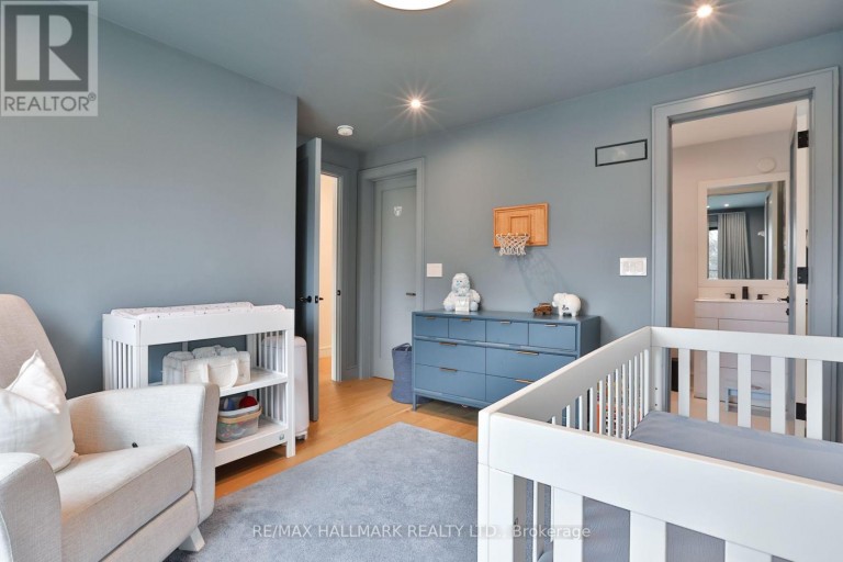 14 RISA BOULEVARD, Toronto (Yorkdale-Glen Park), Ontario, M6B1S3