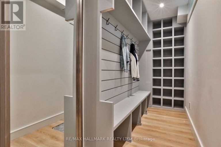 14 RISA BOULEVARD, Toronto (Yorkdale-Glen Park), Ontario, M6B1S3