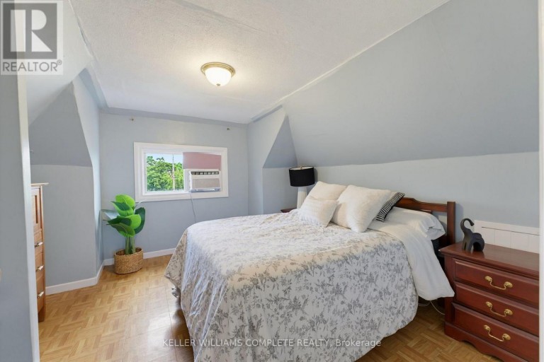 23 NIGHTINGALE STREET, Hamilton (Landsdale), Ontario, L8L1R5