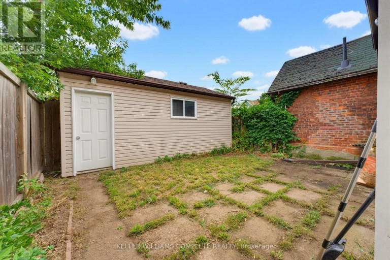 23 NIGHTINGALE STREET, Hamilton (Landsdale), Ontario, L8L1R5
