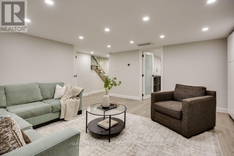 110 CHATSWORTH DRIVE, Toronto (Lawrence Park South), Ontario, M4R1R9