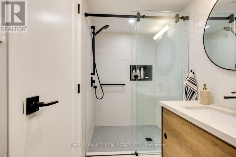 110 CHATSWORTH DRIVE, Toronto (Lawrence Park South), Ontario, M4R1R9