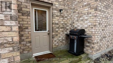 LOWER UNIT - 37 DAVIS STREET Collingwood Ontario photo 2