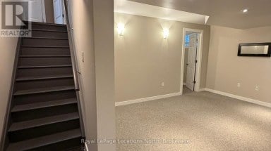 LOWER UNIT - 37 DAVIS STREET Collingwood Ontario photo 3