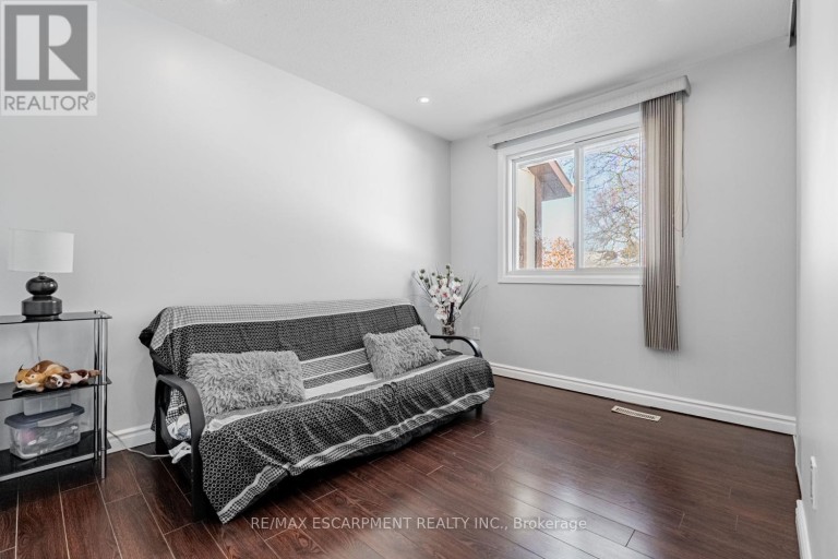 19 - 6650 FALCONER DRIVE, Mississauga (Streetsville), Ontario, L5N1B5