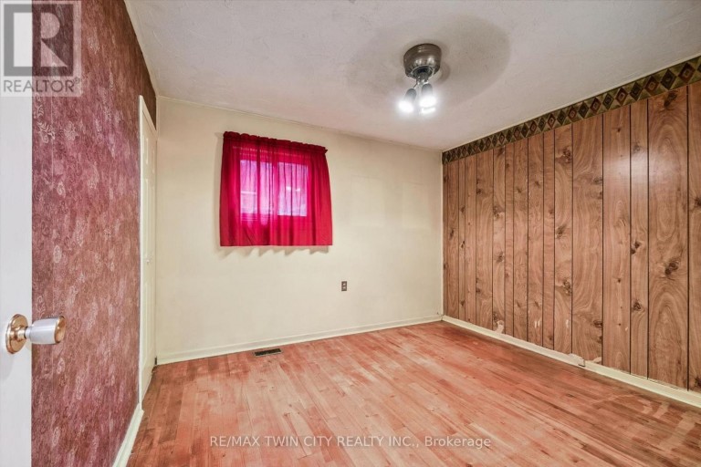 127 SPADINA ROAD E, Kitchener, Ontario, N2M3X5
