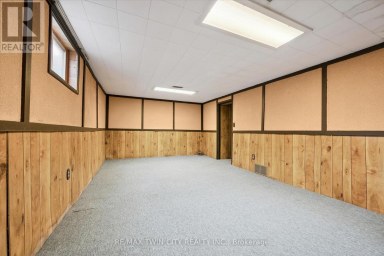 127 SPADINA ROAD E Kitchener Ontario photo 17