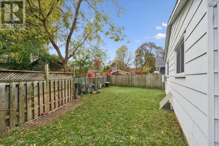 127 SPADINA ROAD E, Kitchener, Ontario, N2M3X5