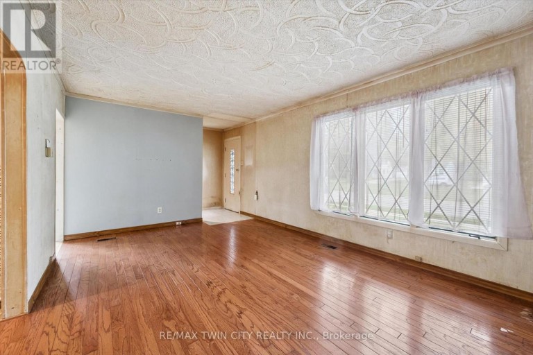 127 SPADINA ROAD E, Kitchener, Ontario, N2M3X5