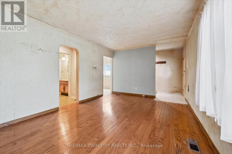 127 SPADINA ROAD E, Kitchener, Ontario, N2M3X5