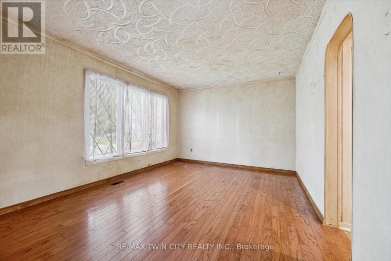 127 SPADINA ROAD E, Kitchener, Ontario, N2M3X5