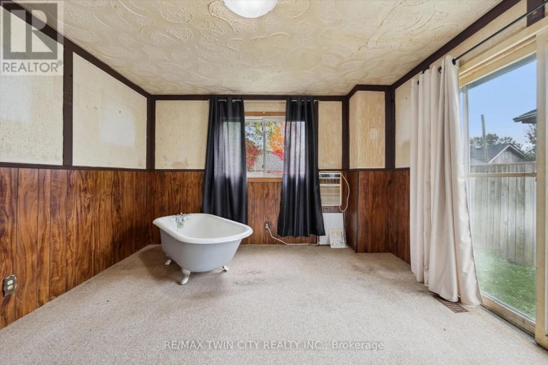 127 SPADINA ROAD E, Kitchener, Ontario, N2M3X5