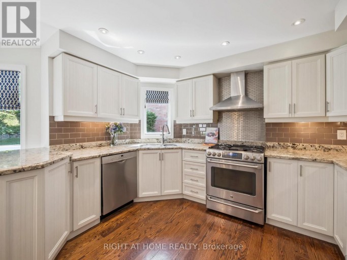 100 CARLYLE CRESCENT, Aurora (Aurora Highlands), Ontario, L4G6P7