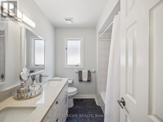 100 CARLYLE CRESCENT, Aurora (Aurora Highlands), Ontario, L4G6P7
