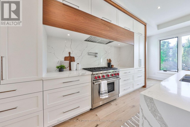 343 DOUGLAS AVENUE, Oakville (OO Old Oakville), Ontario, L6J3S7