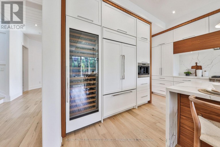 343 DOUGLAS AVENUE, Oakville (OO Old Oakville), Ontario, L6J3S7