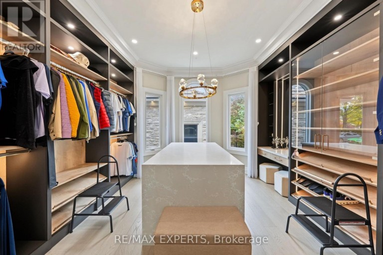 33 HIGHLAND CREEK COURT, Vaughan (Kleinburg), Ontario, L0J1C0