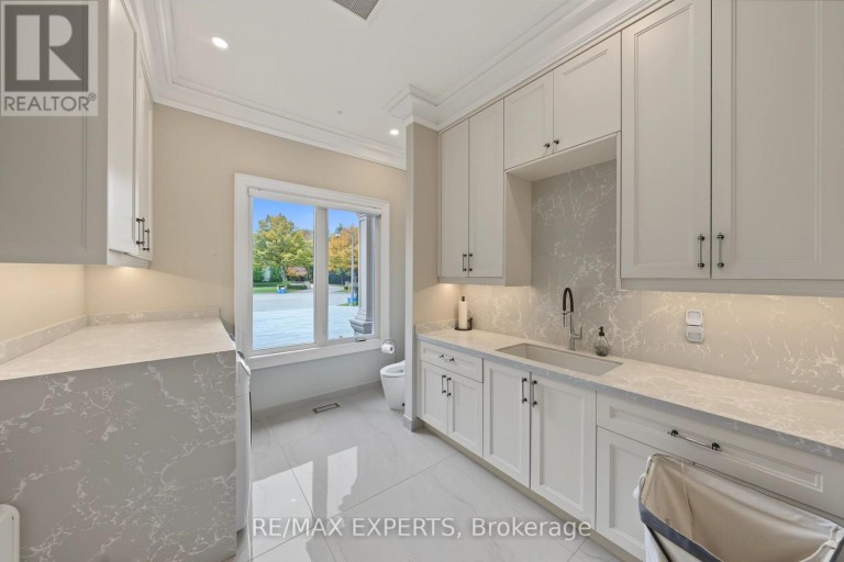 33 HIGHLAND CREEK COURT, Vaughan (Kleinburg), Ontario, L0J1C0
