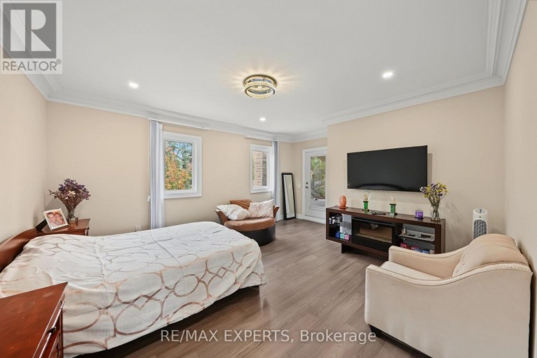 33 HIGHLAND CREEK COURT, Vaughan (Kleinburg), Ontario, L0J1C0