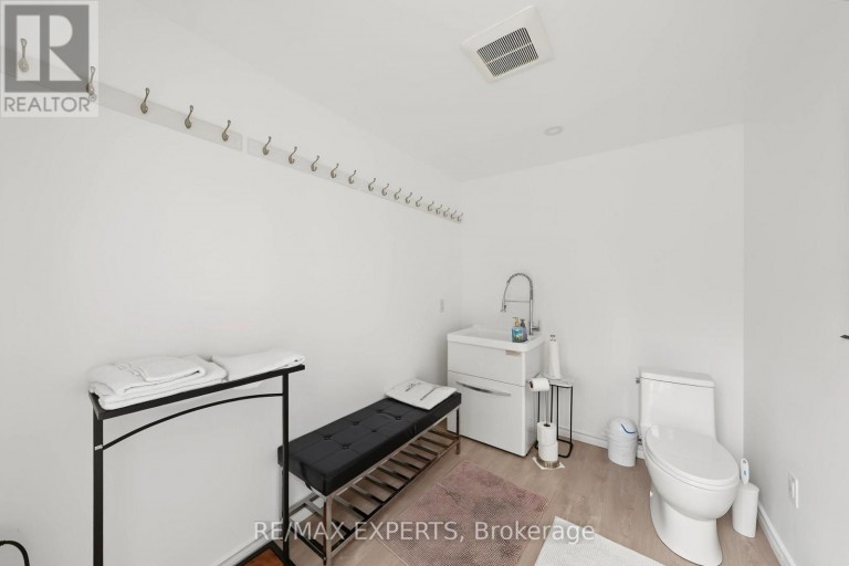 33 HIGHLAND CREEK COURT, Vaughan (Kleinburg), Ontario, L0J1C0