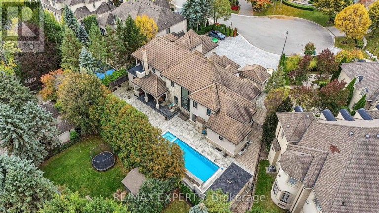 33 HIGHLAND CREEK COURT, Vaughan (Kleinburg), Ontario, L0J1C0