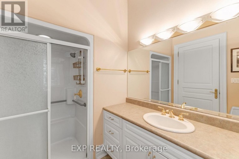 65 OFFORD CRESCENT, Aurora (Bayview Southeast), Ontario, L4G0K5