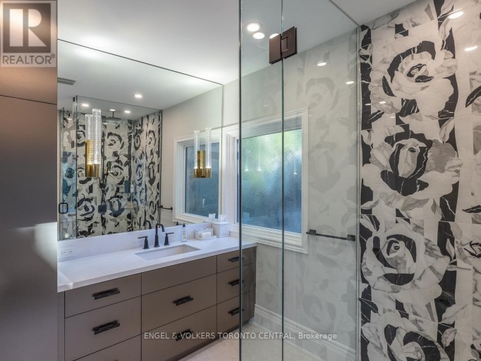 1 BRYCE AVENUE, Toronto (Yonge-St. Clair), Ontario, M4V2B3