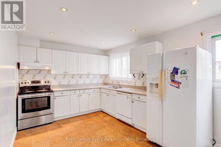 11 - 11 MCCALLUM COURT, Brampton (Queen Street Corridor), Ontario, L6W3M4